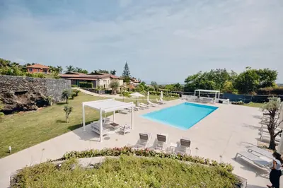 Piscina di CORTILIO Luxury Homes on Etna o nelle vicinanze