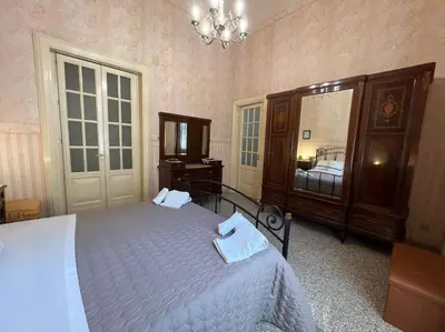 Letto o letti in una camera di Palazzo Vitrano Tourist apartment 2