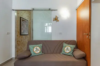 Area soggiorno di GuestHost - Catania Comfy & Central Apartment x3!