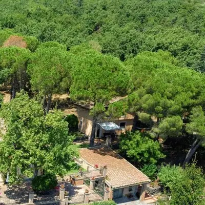 Paesaggio naturale nelle vicinanze della villa
