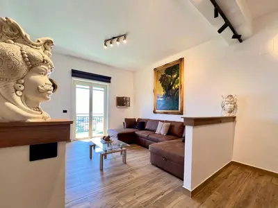Area soggiorno di Carrubba's luxury home
