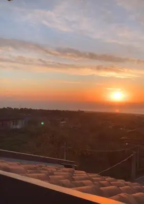 Alba o tramonto visti dall'interno del bed & breakfast o dai dintorni