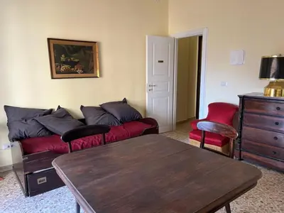 Area soggiorno di appartamento donna Nica