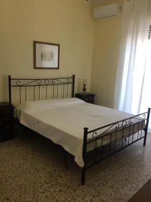 Letto o letti in una camera di appartamento donna Nica