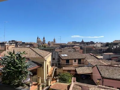 Vista generica su Acireale o vista sulla città dall'interno del bed & breakfast