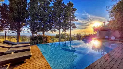 Piscina di Rahal Etna Luxury Retreat- Private Heated Jacuzzi 98F & Infinity Pool o nelle vicinanze