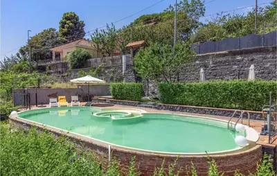 Piscina di Nice Home In Sant'alfio With Sauna o nelle vicinanze