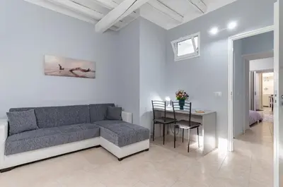 Area soggiorno di GuestHost - Villa Bellini & Stadio Comfy Apartment