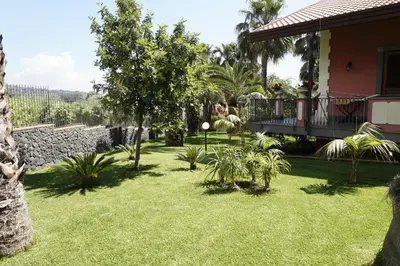 Giardino di Villa esclusiva con piscina privata e vista Etna