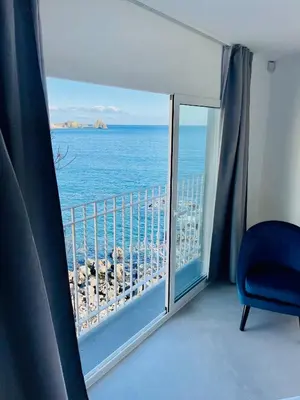 Vista generica sul mare o vista sul mare dall'interno della casa vacanze