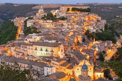Vista generica su Pedara o vista sulla città dall'interno della casa vacanze