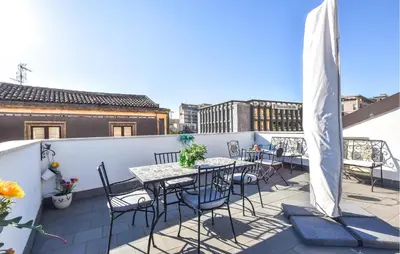 Balcone o terrazza di 3 Bedroom Stunning Apartment In Catania