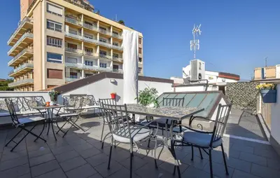 Balcone o terrazza di 3 Bedroom Stunning Apartment In Catania