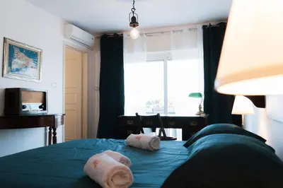 Letto o letti in una camera di Admiral's apartments