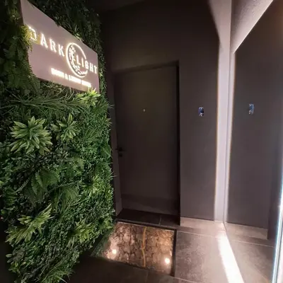 Certificato, attestato, insegna o altro documento esposto da Dark & Light rooms & luxury suites