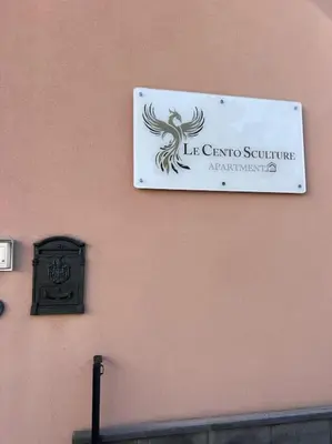 Certificato, attestato, insegna o altro documento esposto da Le Cento Sculture Apartment