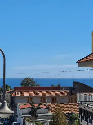 Vista generica sul mare o vista sul mare dall'interno dell'affittacamere