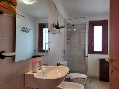 Bagno di Incantevole appartamento sul mare