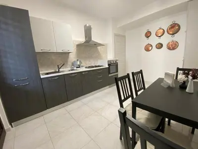 Cucina o angolo cottura di ADiNHOME ACICASTELLO