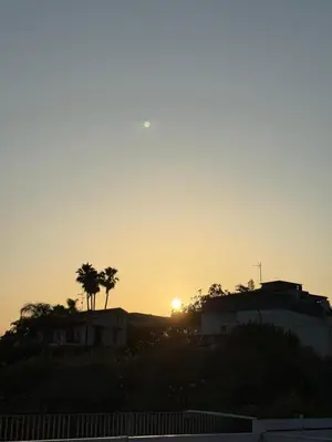 Alba o tramonto visti dall'interno dell'appartamento o dai dintorni