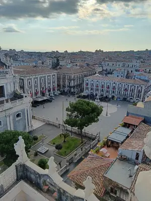 Vista generica su Catania o vista sulla città dall'interno della casa vacanze