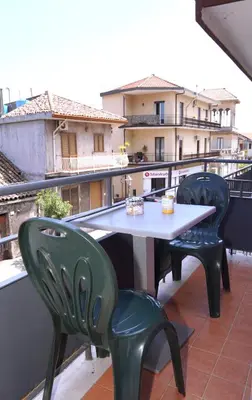 Balcone o terrazza di Apartment with terrace in the city centre of Zafferana Etnea