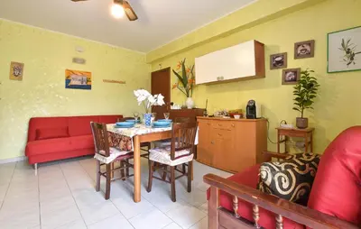 Area soggiorno di 2 Bedroom Stunning Apartment In Mascali