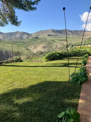 Paesaggio naturale nelle vicinanze della villa