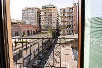 Vista generica su Catania o vista sulla città dall'interno dell'appartamento