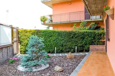 Giardino di Golden House Holiday