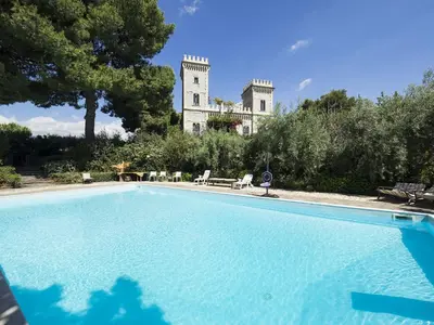 Piscina di Villa Castello Claves o nelle vicinanze