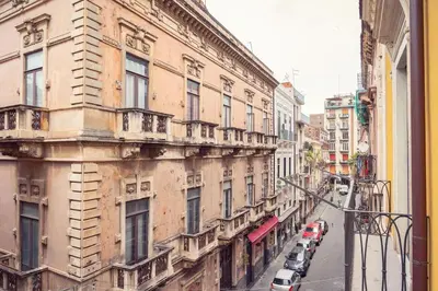 Vista generica su Catania o vista sulla città dall'interno dell'appartamento