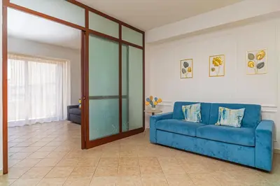 Area soggiorno di MELA your home between Sea and Etna