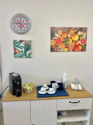 Set per la preparazione di tè e caffè presso Scalinata del Nespolo Acitrezza