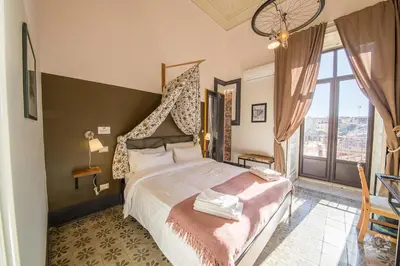 Letto o letti in una camera di Grand Tour Design Guest House Catania Self Check-in