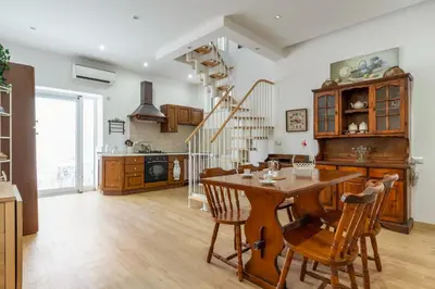 Cucina o angolo cottura di GuestHost - Spacious Coastal Flat in Aci Castello