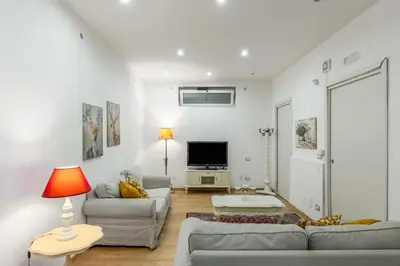 TV o dispositivi per l'intrattenimento presso GuestHost - Spacious Coastal Flat in Aci Castello