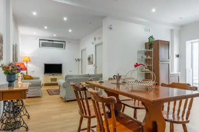 TV o dispositivi per l'intrattenimento presso GuestHost - Spacious Coastal Flat in Aci Castello