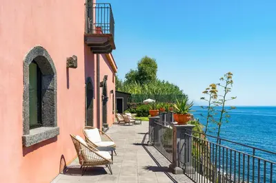 Paesaggio naturale nelle vicinanze della villa