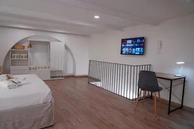 Letto o letti in una camera di R-HOME Crispi