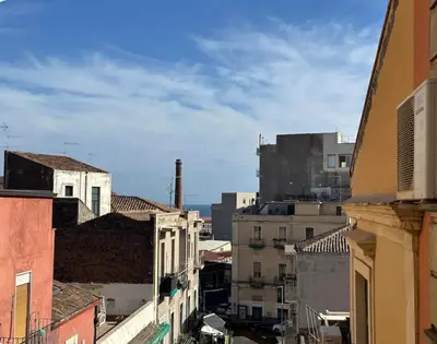 Vista generica su Catania o vista sulla città dall'interno della casa vacanze