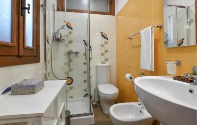 Bagno di 3 Bedroom Lovely Home In Trecastagni