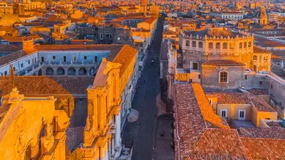 Vista generica su Catania o vista sulla città dall'interno dell'appartamento