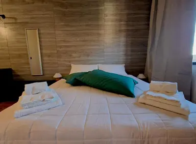 Letto o letti in una camera di Cambria Rooms & Apartments