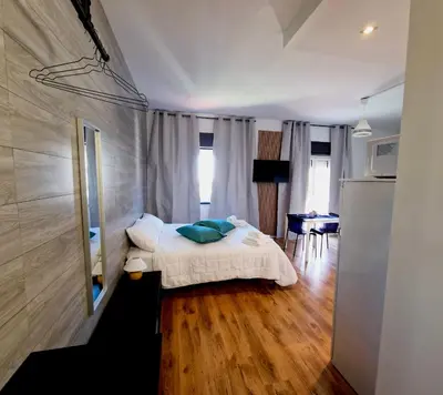 Letto o letti in una camera di Cambria Rooms & Apartments