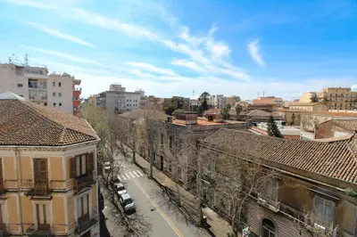 Vista generica su Catania o vista sulla città dall'interno dell'appartamento