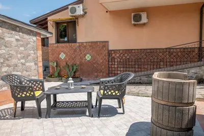 Patio o area all'aperto di Villa Etna da mare