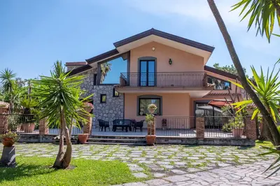 Giardino di Villa Etna da mare