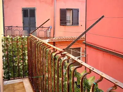 Balcone o terrazza di EnjoyCasa Tra Sole Mare e L'Etna
