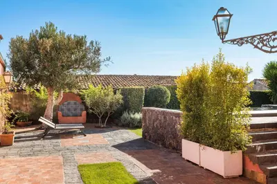 Giardino di Micanera House